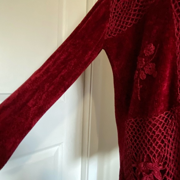 Radzoli Deep Red Chenille Dainty Crochet Flower Detail Cozy Holiday Sweater-Sz-L - Picture 6 of 16
